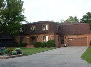 1305 11th St SW, Minot, ND 58701