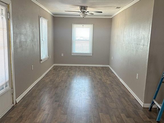 5th image of 710 W Main St