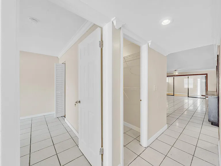 221 NW 43rd Pl — Photo 14