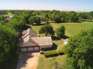 38 W Shadybrook Dr, Wellington, KS 67152