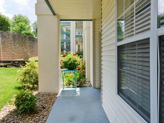 4th image of 351 S Wildwood Dr APT 10-1
