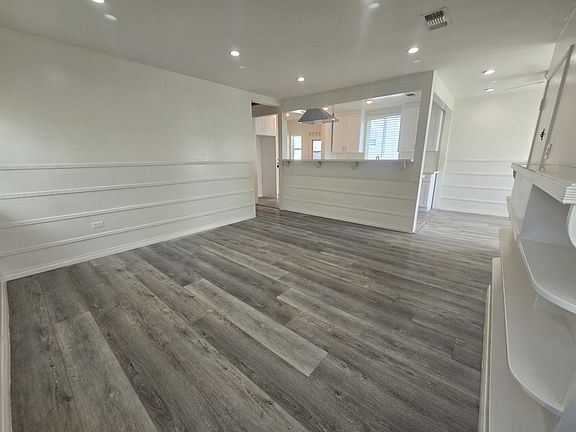 3rd image of 10544 Helendale Ave