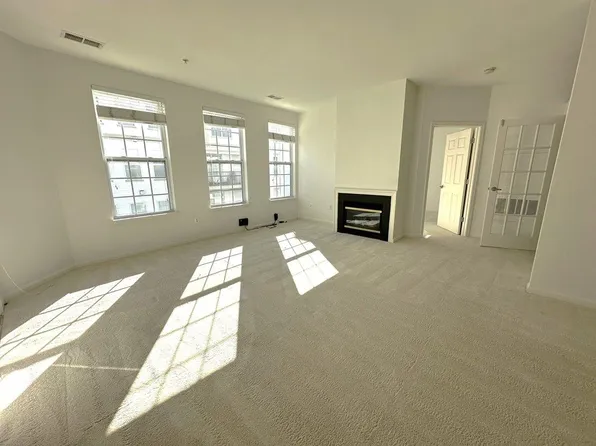 11623 Cavalier Landing Ct Unit 303, Fairfax, VA 22030