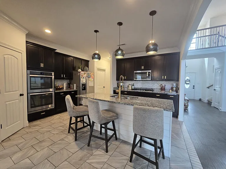425 Veronica Ct — Photo 8