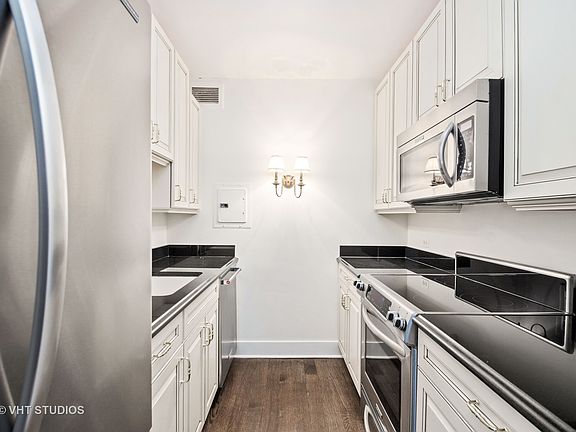 3rd image of 1325 N State Pkwy APT 7C