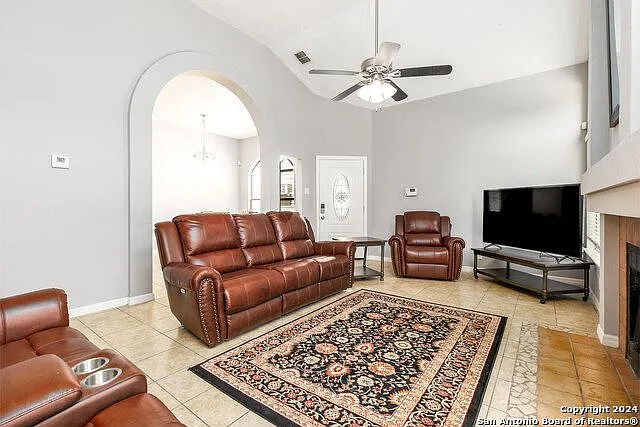 4 bed, 2.0 bath, 1554 sqft, $1,650 — Photo 4