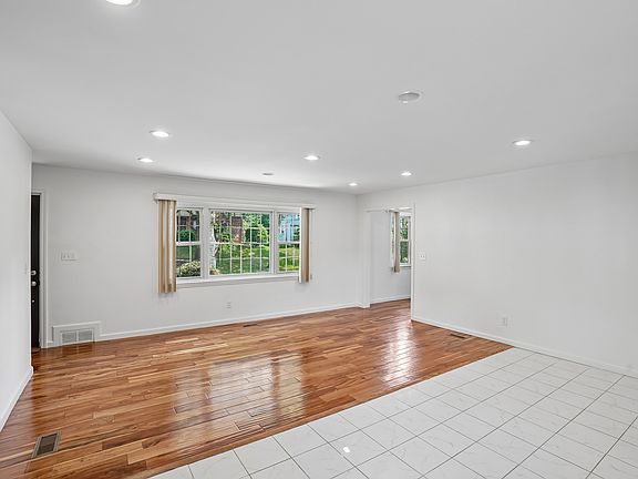 2nd image of 287 Buttonwood Dr