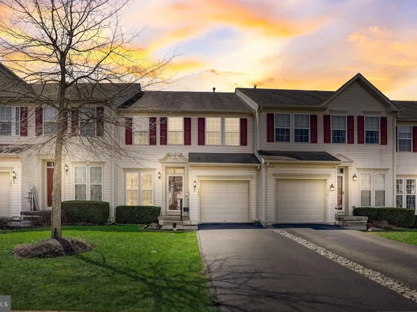 208 S Savanna Dr, Pottstown, PA 19465