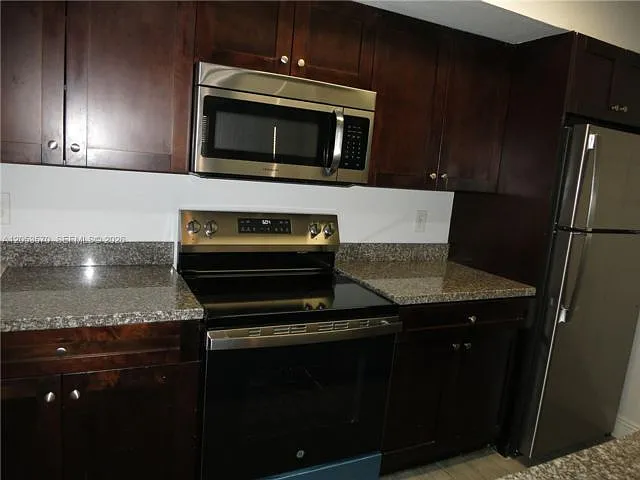 10440 SW 156th Ct — Photo 4