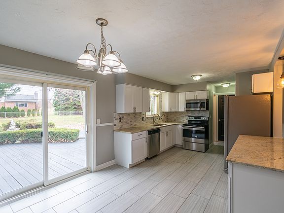 5th image of 6897 Vernmoor Dr