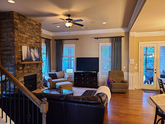 3rd image of 135 Keowee Ave