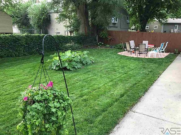5th image of 101 E Barck Ave