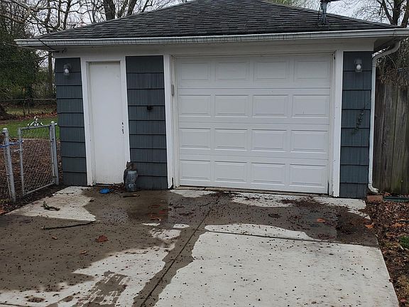 2nd image of 308 E Apple Orchard Rd