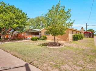 1405 3rd St, Plains, TX 79355