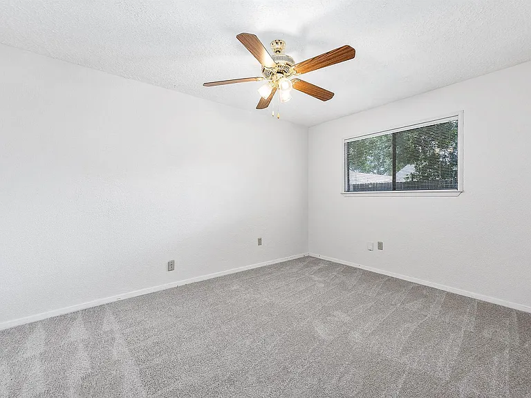 11210 Daybreak Ln — Photo 20