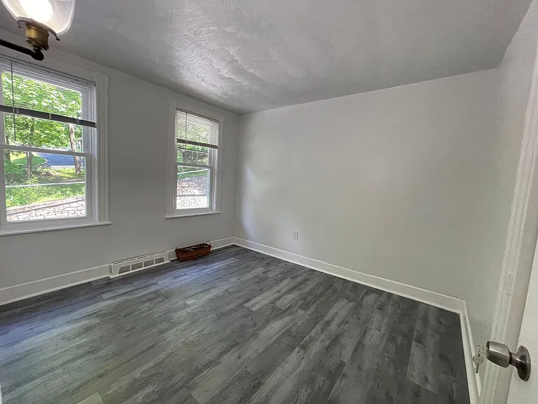 830 Montclair Ave — Photo 10