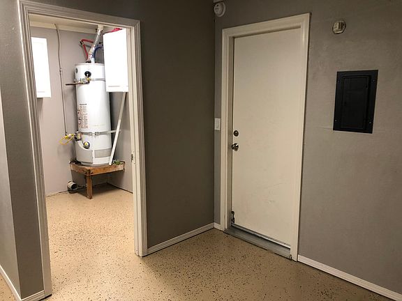 4th image of 2513 Burlington Pl
