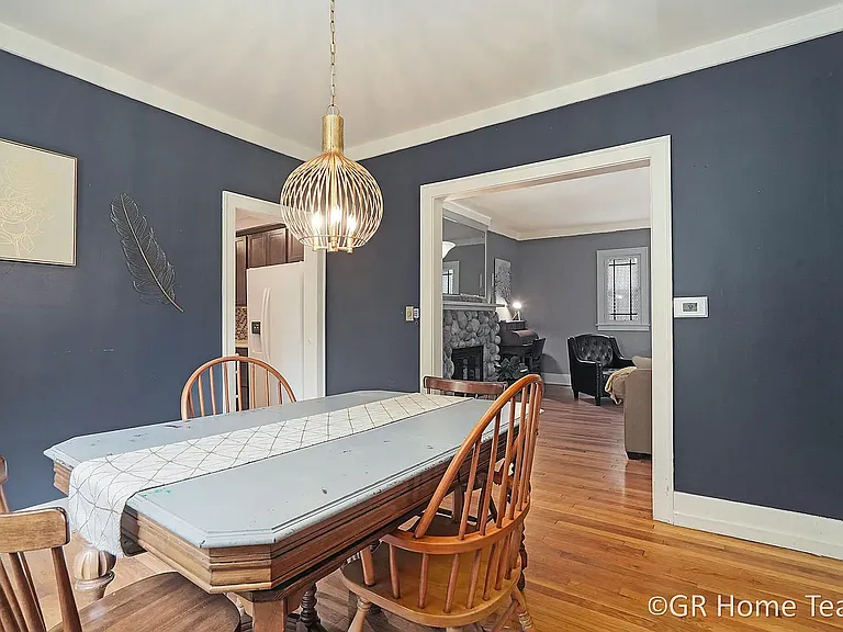 910 Calvin Ave SE — Photo 17