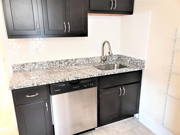 2nd image of 4860 N Hermitage Ave APT 1E