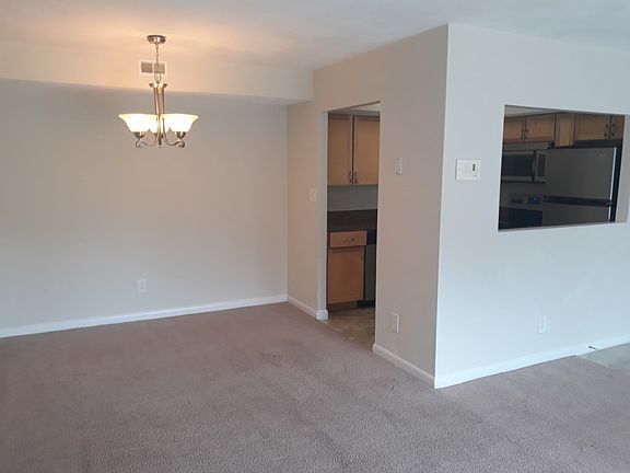 4th image of 35 Briarwood Ln APT 2