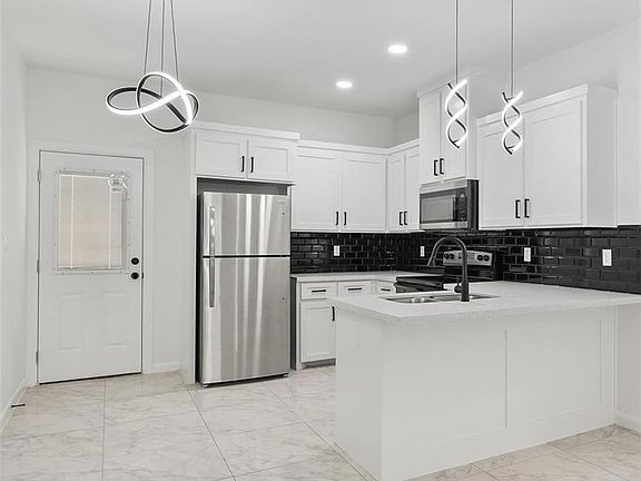 2nd image of 5804 Notre Dame Ave