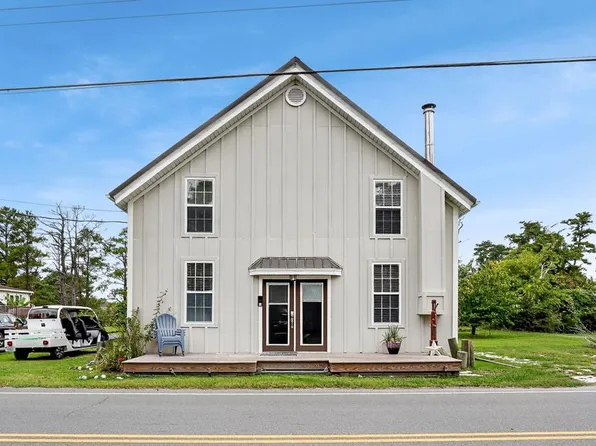 5277 Main St, Chincoteague Island, VA 23336