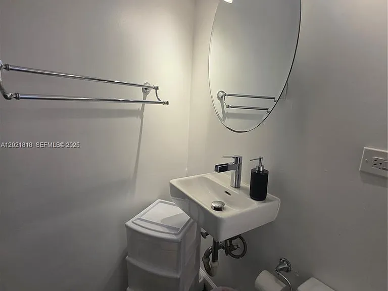 1881 Washington Ave #6H — Photo 16