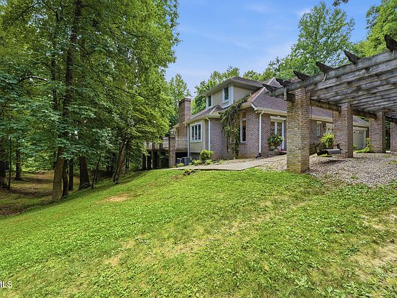 5th image of 134 Sycamore Dr
