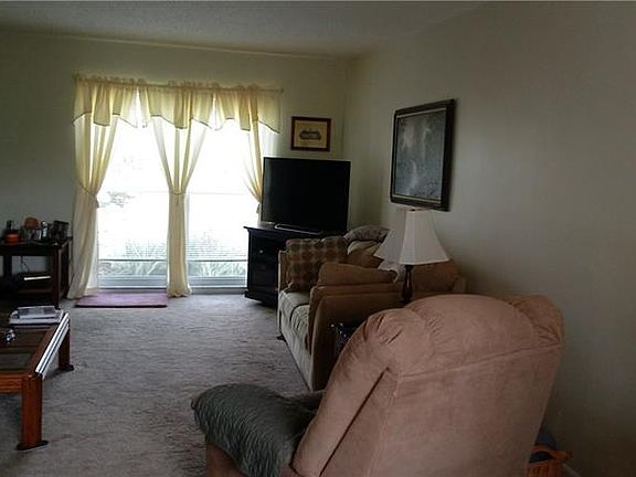 3rd image of 1685 Palm Leaf Dr