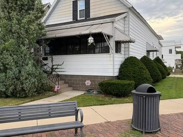 1700 Oliver St, Whiting, IN 46394
