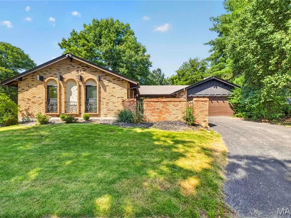 4795 Kingbird Ln, Saint Louis, MO 63128