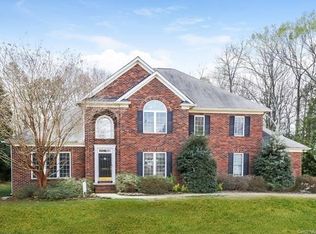6011 Fox Crossing Dr, Charlotte, NC 28216
