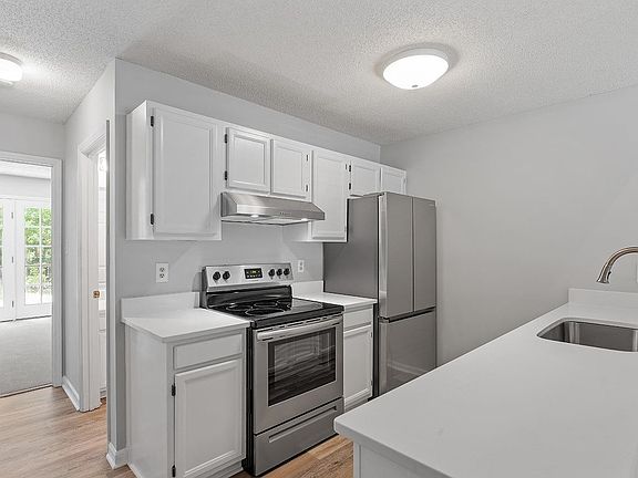 2nd image of 905 Gatehouse Ln