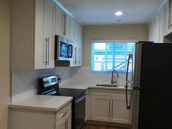 4th image of 3222 Collier Ave #C