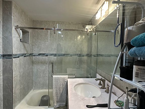 4th image of 181 Buttrick Ave APT 3B