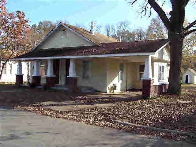 1st image of 213 W Bean St