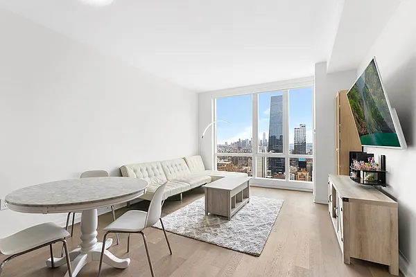 Rented by Christie's International Real Estate Group, LLC | media 7