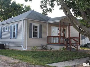 64 N West St, Farmington, IL 61531