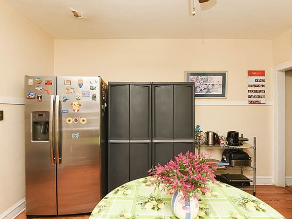 3rd image of 5534 N Artesian Ave #8Q