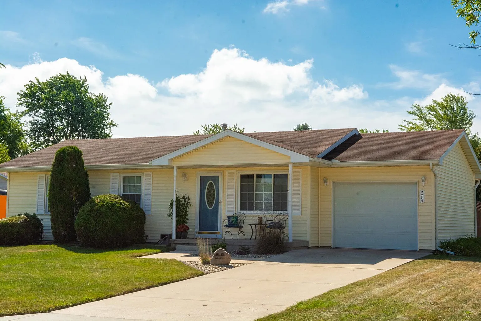 2207 Robin Rd photo 1