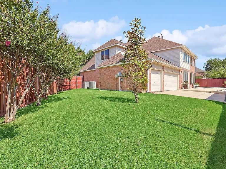 4568 Saint James Dr — Photo 17