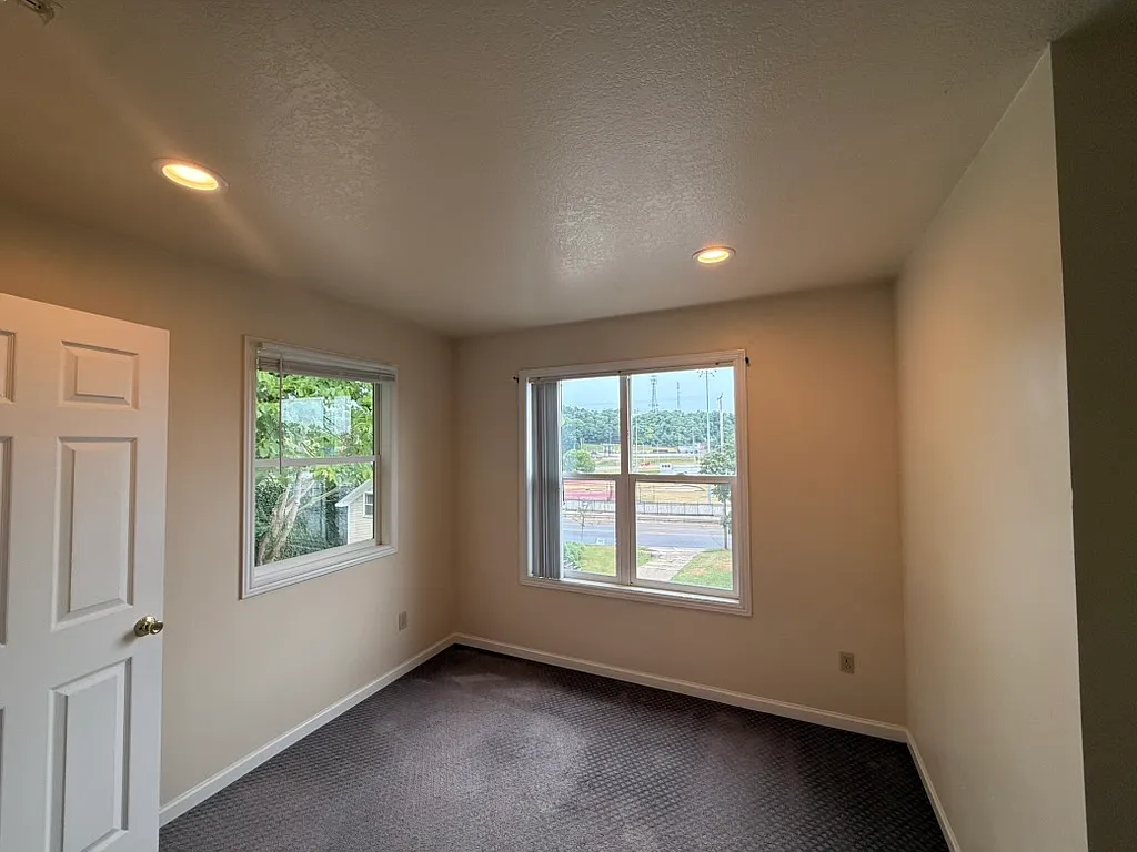 1 bed, $890 — Photo 4