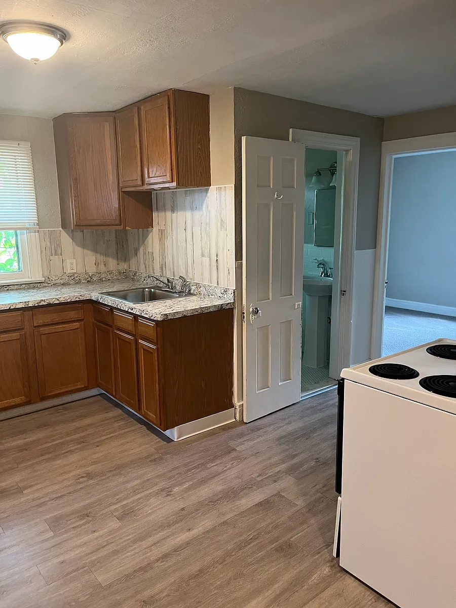 Building Photo - 633 Englewood Ave #2