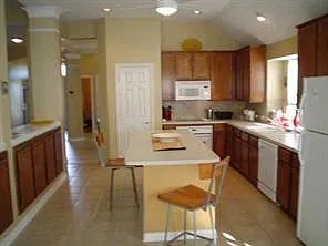 4 bed, 2.5 bath, 2558 sqft, $2,350 — Photo 4