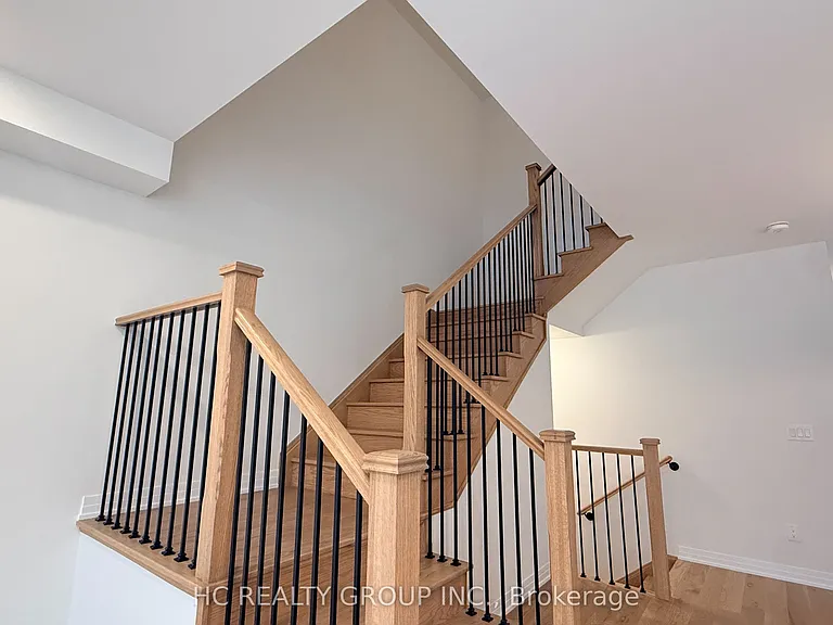 16 Anna Russell Way — Photo 4