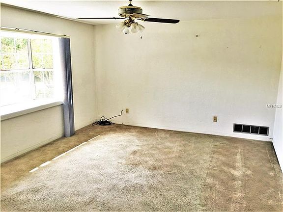3rd image of 902 N Fairbairn Dr