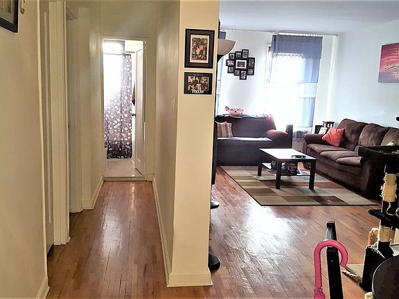 4th image of 2229 Knapp St APT 1D