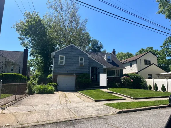 1276 Menard St, Uniondale, NY 11553