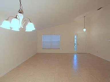 4 bed, 1942 sqft, $2,740 — Photo 3