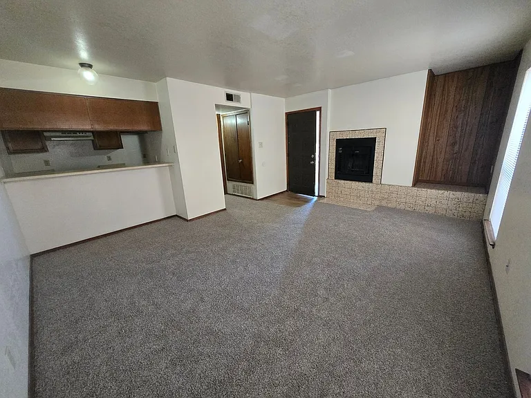 2806 W 4th St — Photo 17